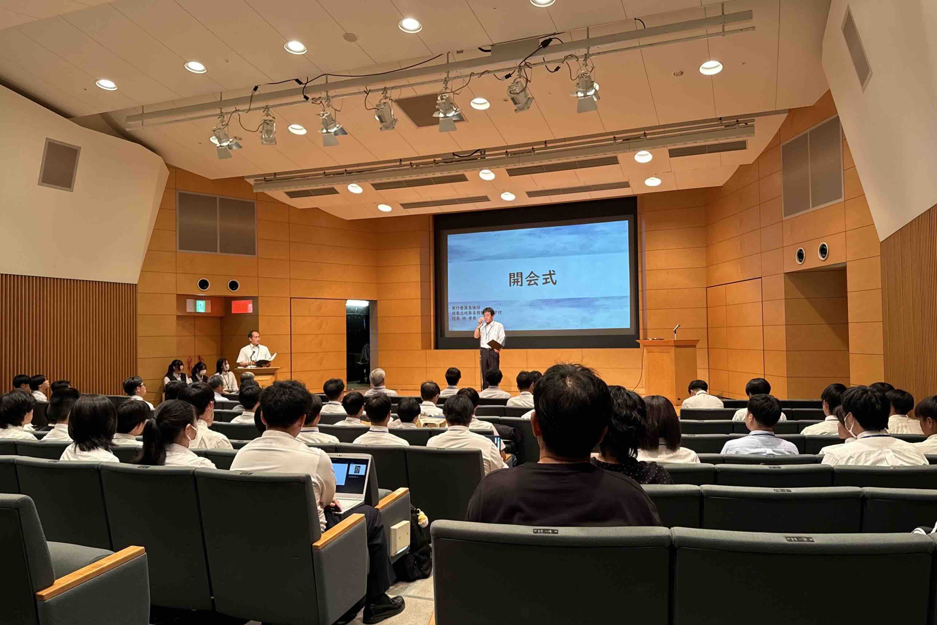 開会行事の様子